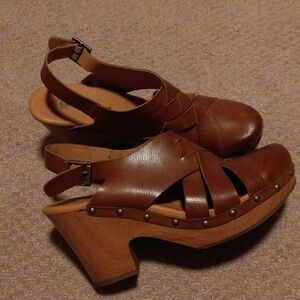 Korks Wynne Faux Leather Platform Clogs Size 8